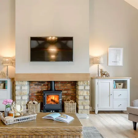4 Bed In Scarborough 79522 Holiday home