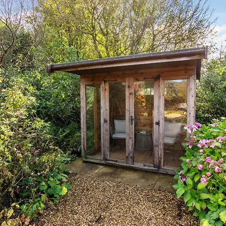 4 Bed In Scarborough 79522