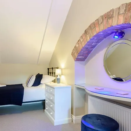 4 Bed In Scarborough Oc-79522 *