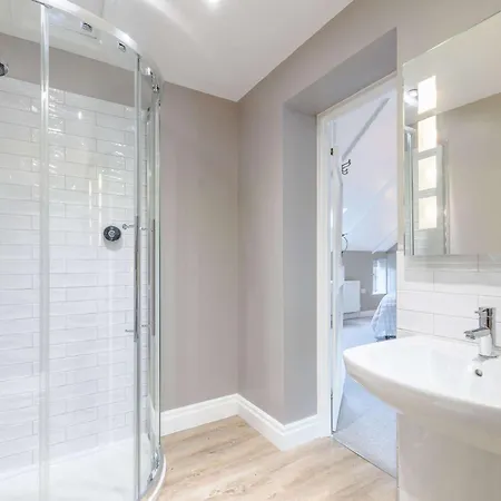 4 Bed In Scarborough Oc-79522