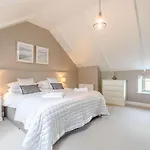 4 Bed In Scarborough Oc-79522 Holiday home